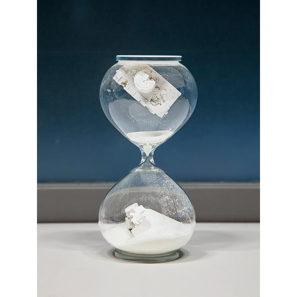 <a href="https://www.ueshima-collection.com/artist-list/7" style="color:inherit">DANIEL ARSHAM</a>:Hourglass white