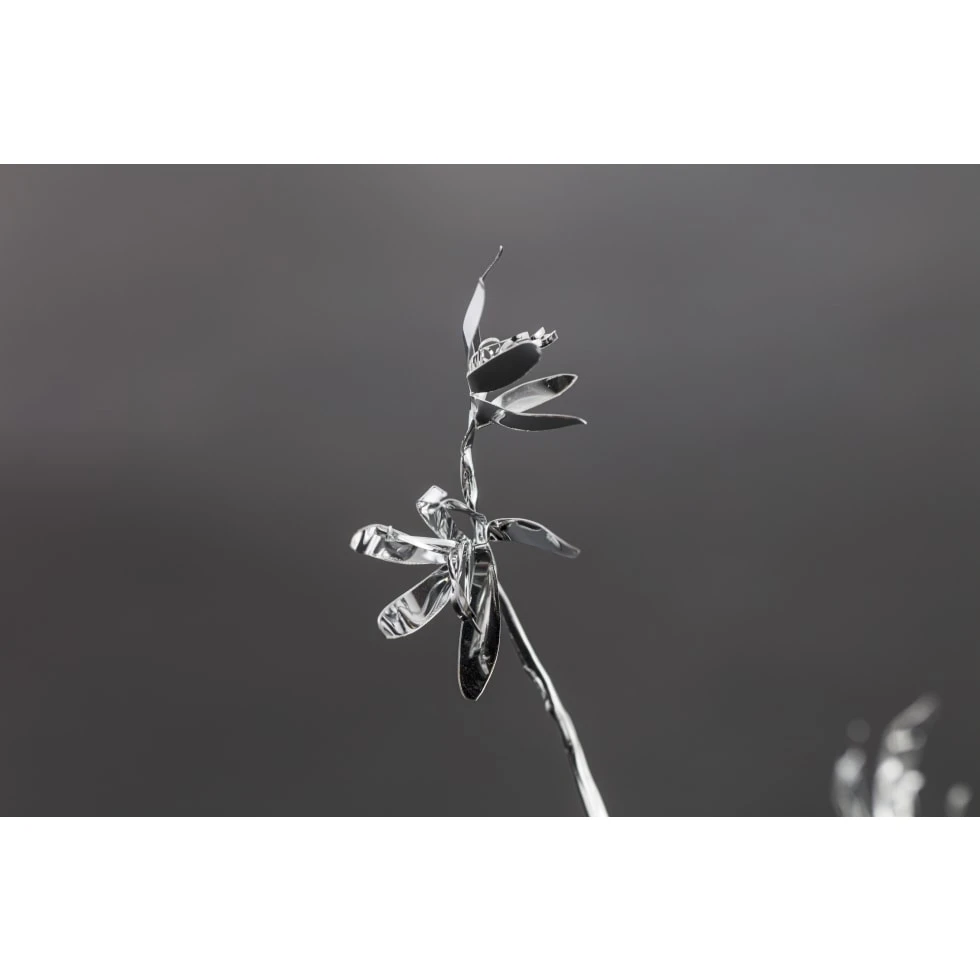 <a href="https://ueshima-collection.com/artist-list/214" style="color:inherit">TOSHIHIKO MITSUYA</a>:The Aluminium Garden -Structural Studies of Plants- star flower