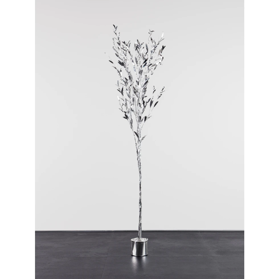 <a href="https://ueshima-collection.com/artist-list/214" style="color:inherit">TOSHIHIKO MITSUYA</a>:The Aluminium Garden -Structural Studies of Plants- Young Olive