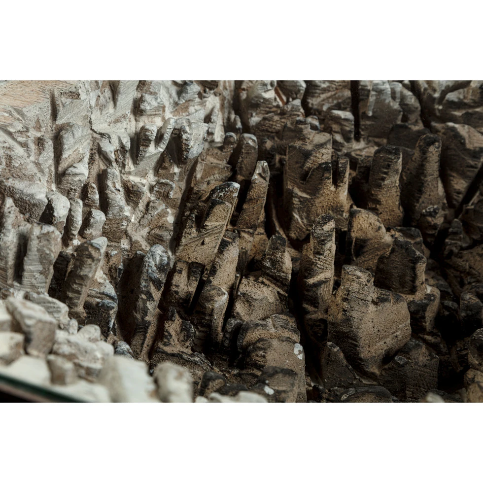 <a href="http://www.ueshima-collection.com/artist-list/323" style="color:inherit">戸谷成雄</a> / <a href="http://www.ueshima-collection.com/artist-list/323" style="color:inherit">SHIGEO TOYA</a>:地霊 / Spirit Regions