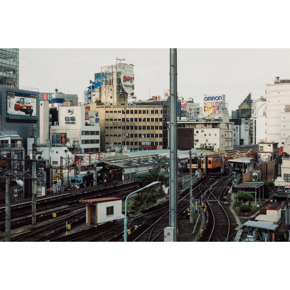 <a href="https://www.ueshima-collection.com/artist-list/322" style="color:inherit">THOMAS STRUTH</a>:City tracks (Omron) Tokyo, Shibuya-Ku