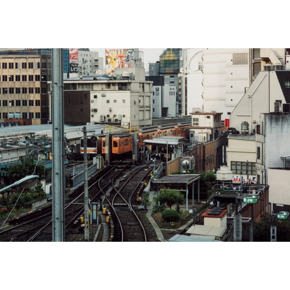 <a href="https://www.ueshima-collection.com/artist-list/322" style="color:inherit">THOMAS STRUTH</a>:City tracks (Omron) Tokyo, Shibuya-Ku