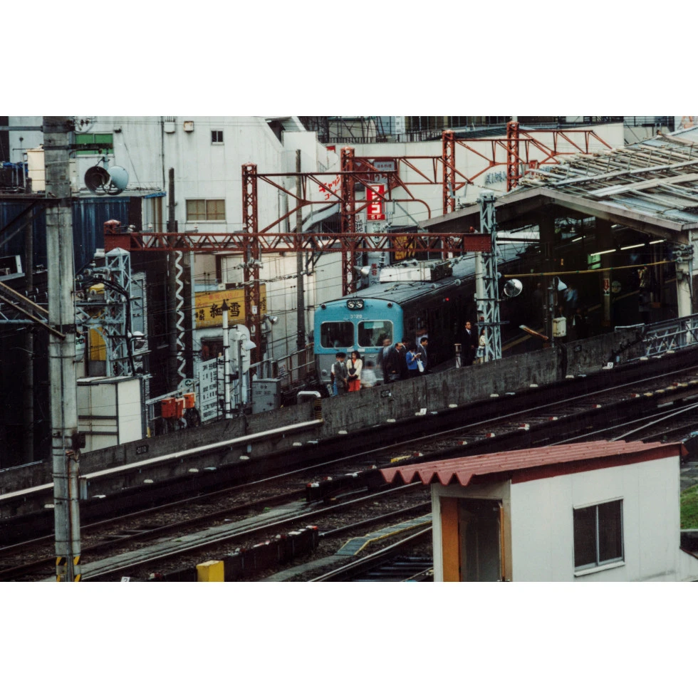 <a href="https://www.ueshima-collection.com/artist-list/322" style="color:inherit">THOMAS STRUTH</a>:City tracks (Omron) Tokyo, Shibuya-Ku
