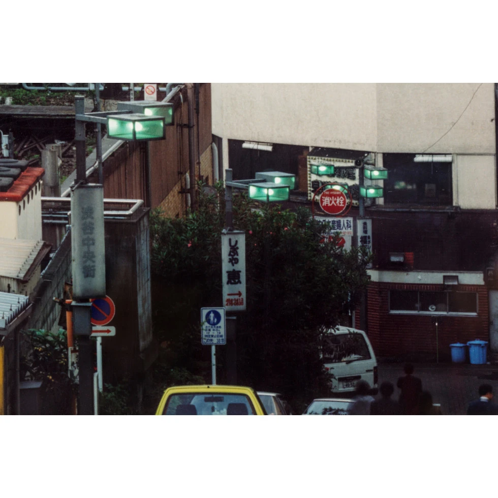 <a href="https://www.ueshima-collection.com/artist-list/322" style="color:inherit">THOMAS STRUTH</a>:City tracks (Omron) Tokyo, Shibuya-Ku
