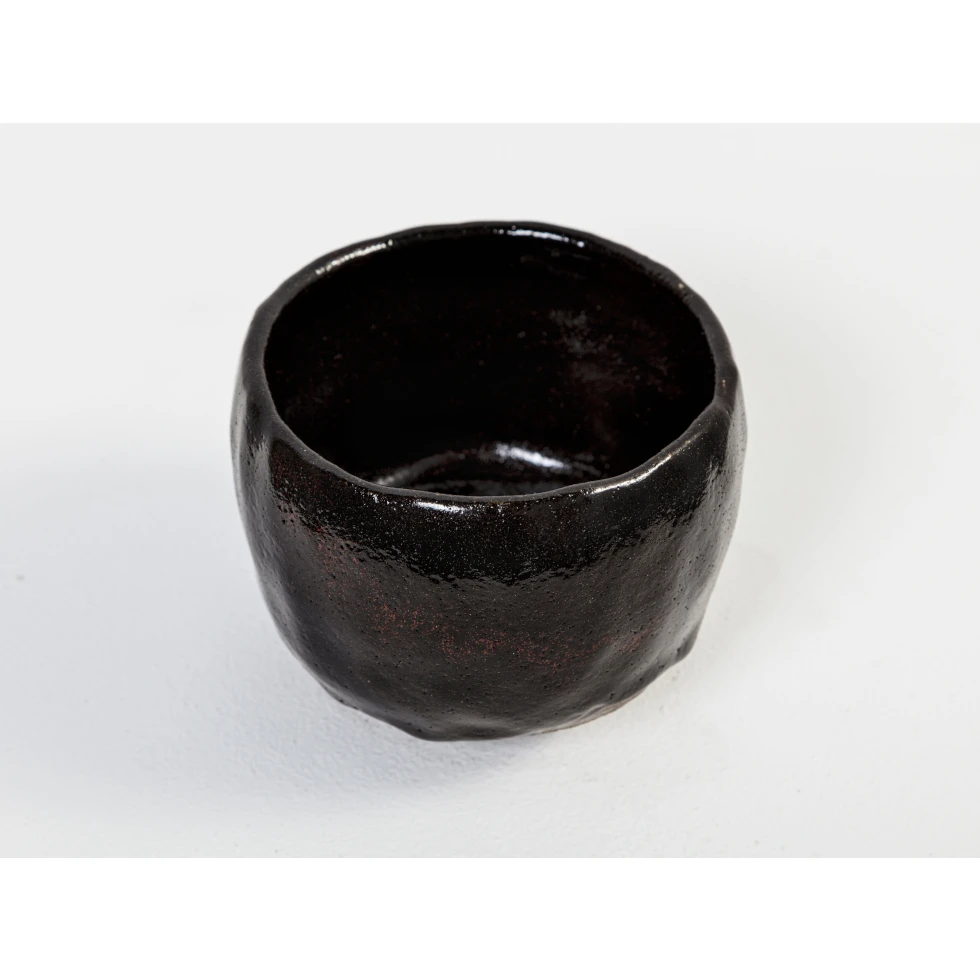 <a href="https://ueshima-collection.com/artist-list/335" style="color:inherit">十六代樂吉左衛門</a> / <a href="https://ueshima-collection.com/artist-list/335" style="color:inherit">KICHIZAEMON RAKU XVI</a>:黒樂茶碗 / Black Raku Tea Bowl