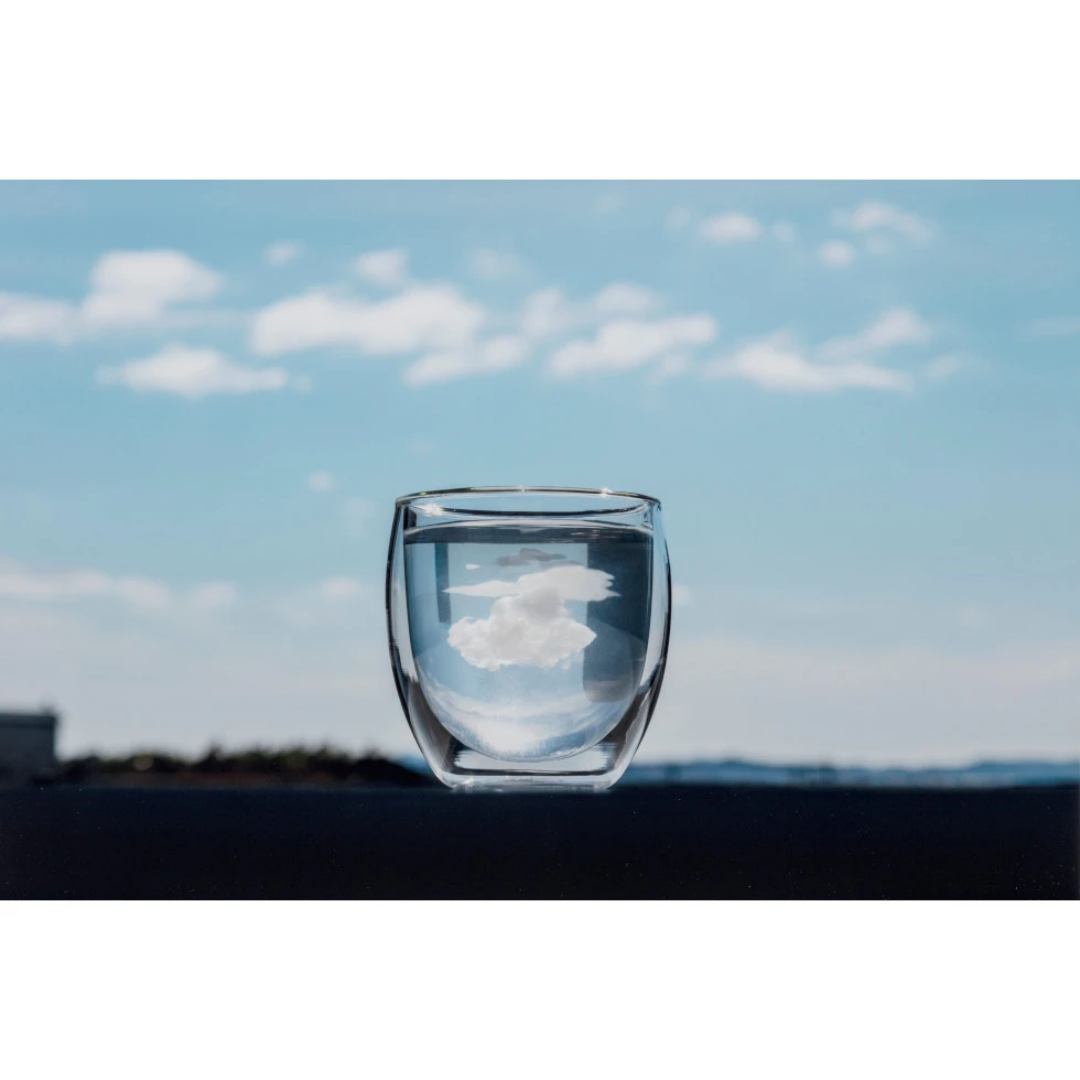 <a href="https://www.ueshima-collection.com/artist-list/339" style="color:inherit">AKI INOMATA</a>:昨日の空を思い出す 奈義町(岡山)、2024年6月14日 / Thinking of Yesterday’s Sky Nagi town(Okayama), 14th June 2024