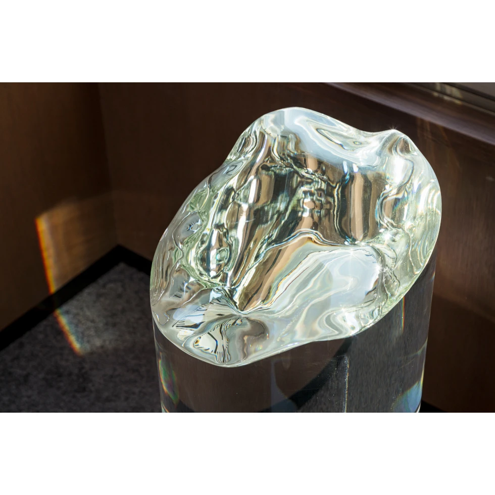 <a href="https://ueshima-collection.com/artist-list/340" style="color:inherit">Alicja Kwade</a>:SunderState V