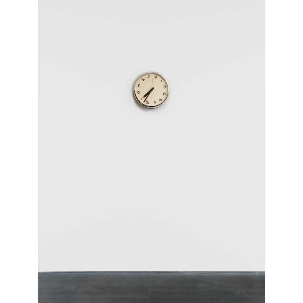 <a href="https://ueshima-collection.com/artist-list/340" style="color:inherit">Alicja Kwade</a>:Gegen den Lauf
