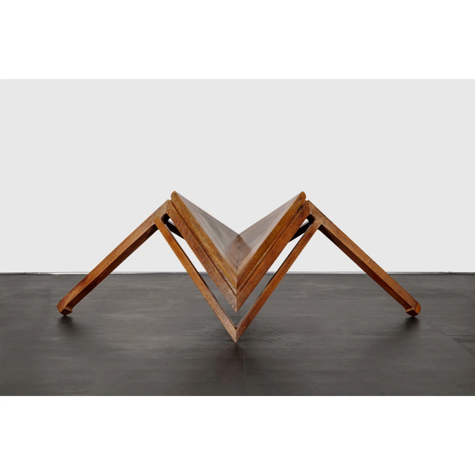 Ai Weiwei:Table with two legs