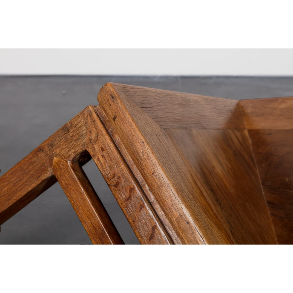 Ai Weiwei:Table with two legs