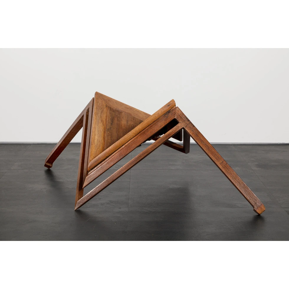 Ai Weiwei:Table with two legs