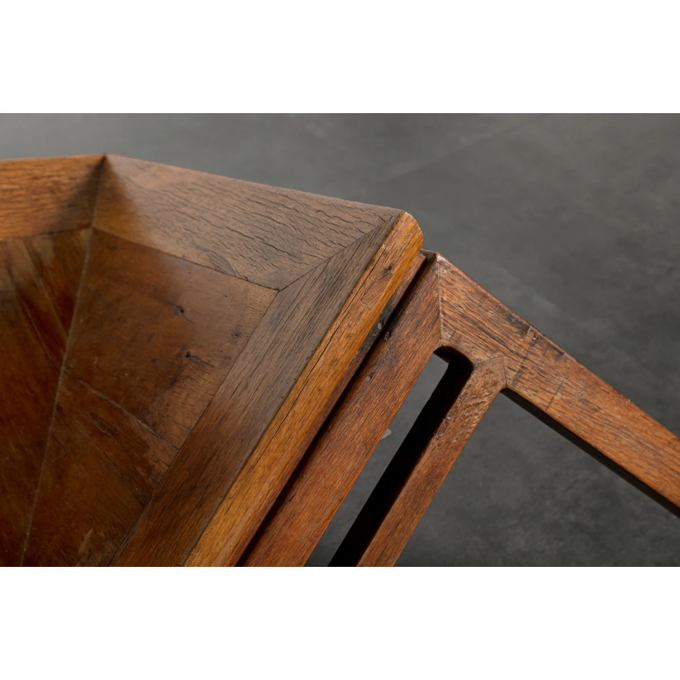 Ai Weiwei:Table with two legs