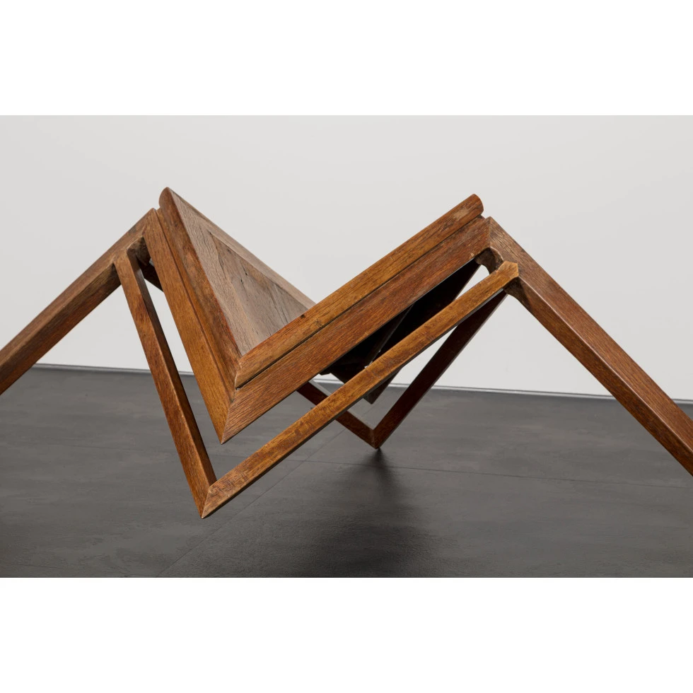 Ai Weiwei:Table with two legs