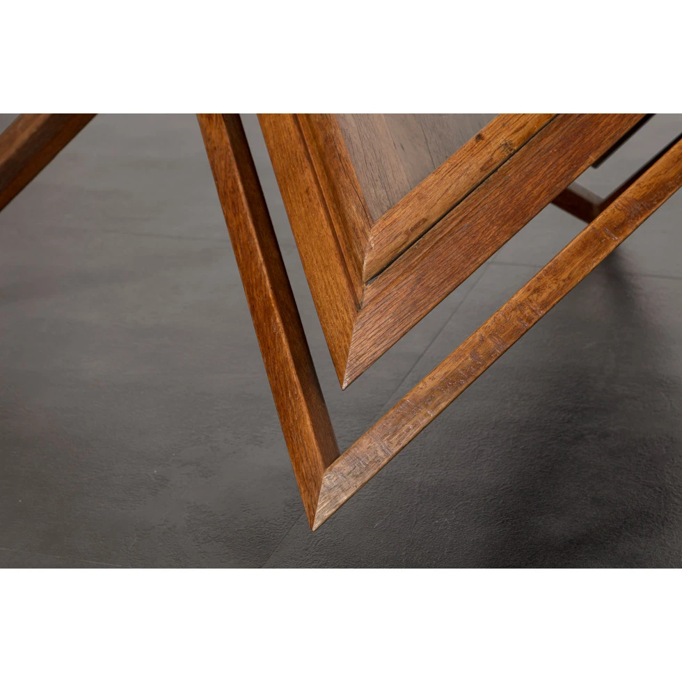 Ai Weiwei:Table with two legs