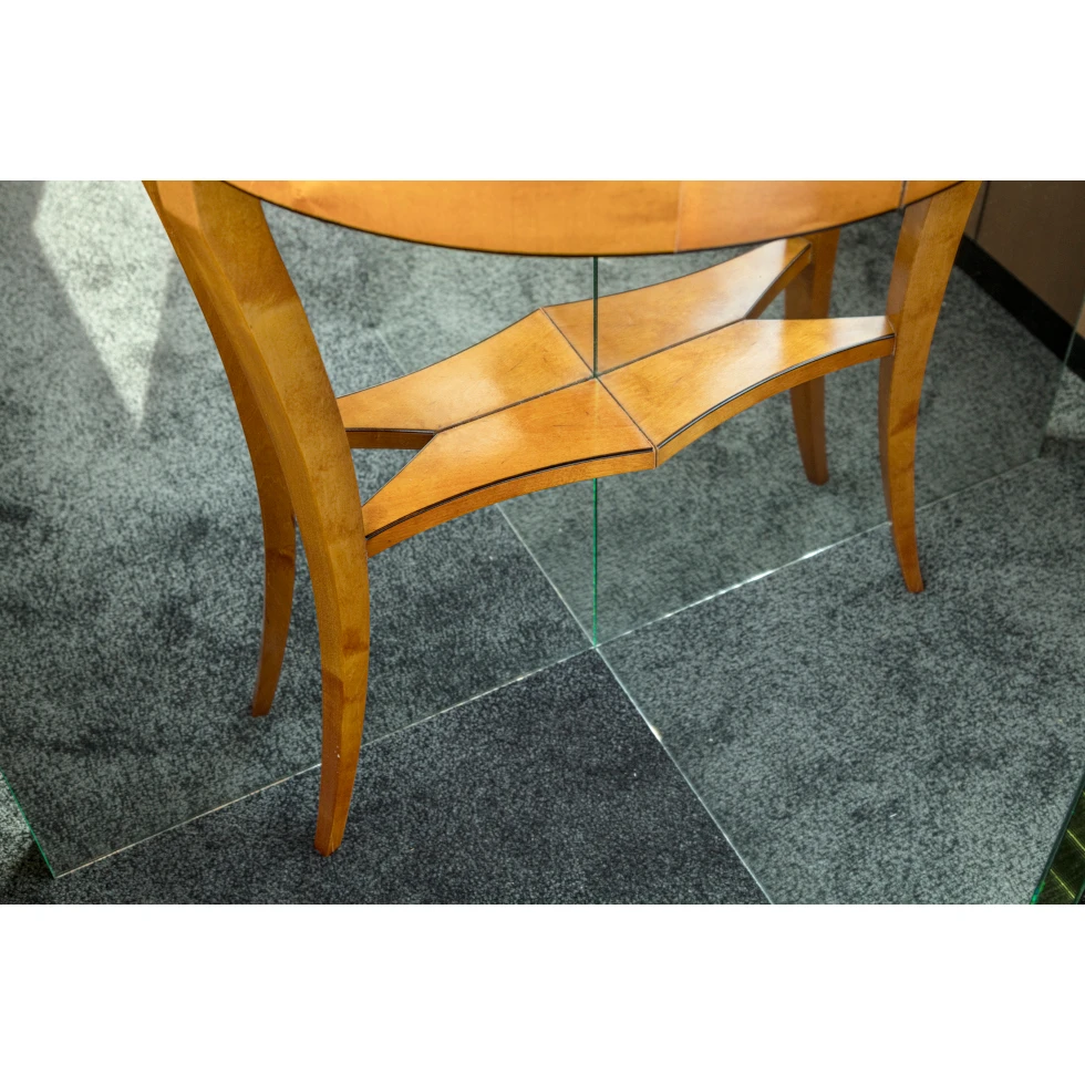<a href="https://www.ueshima-collection.com/artist-list/340" style="color:inherit">Alicja Kwade</a>:Ein Tisch ist ein Bild (A table is a painting)