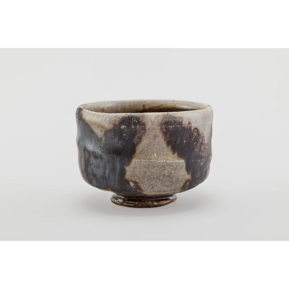 <a href="https://www.ueshima-collection.com/artist-list/130" style="color:inherit">THEASTER GATES</a>:Chawan / 茶碗