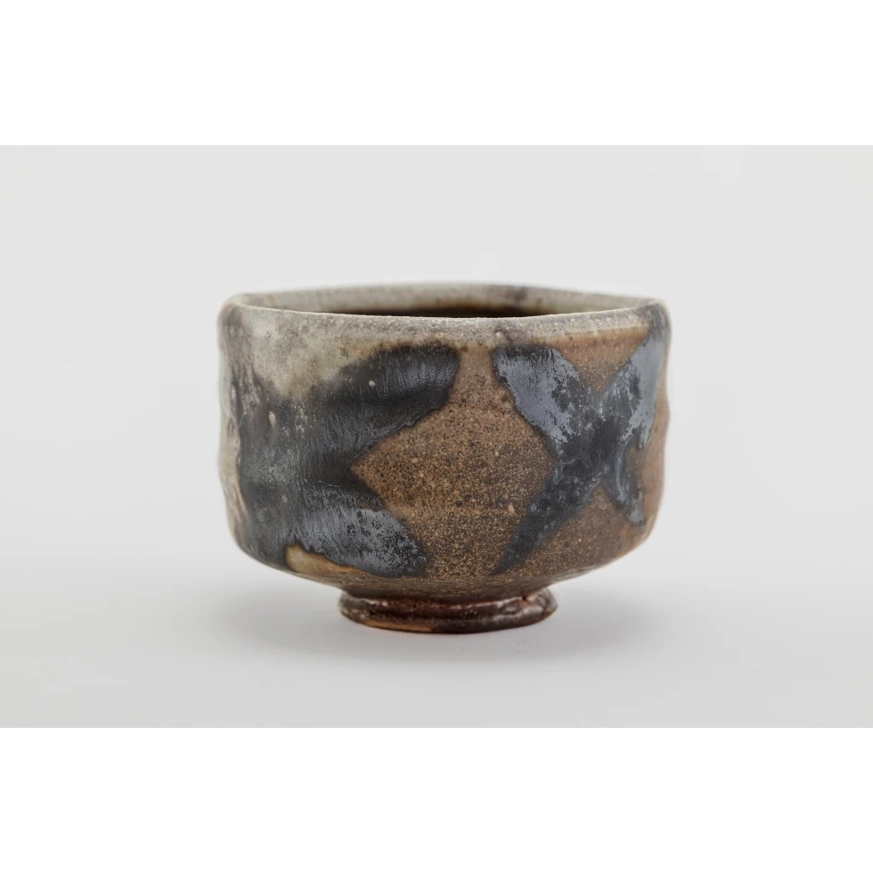 <a href="https://www.ueshima-collection.com/artist-list/130" style="color:inherit">THEASTER GATES</a>:Chawan / 茶碗