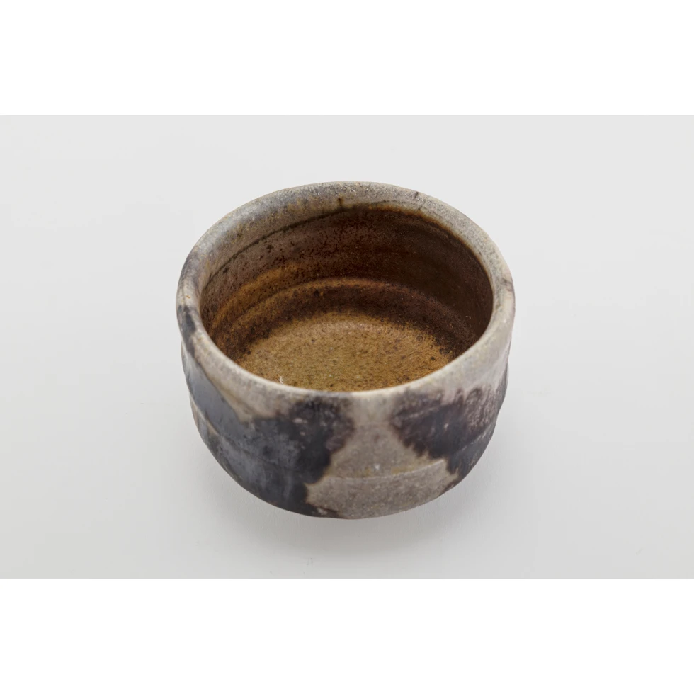 <a href="https://www.ueshima-collection.com/artist-list/130" style="color:inherit">THEASTER GATES</a>:Chawan / 茶碗