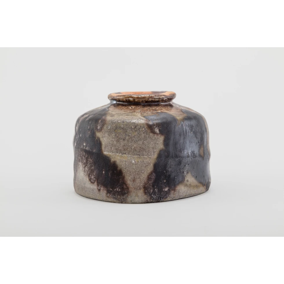 <a href="https://www.ueshima-collection.com/artist-list/130" style="color:inherit">THEASTER GATES</a>:Chawan / 茶碗