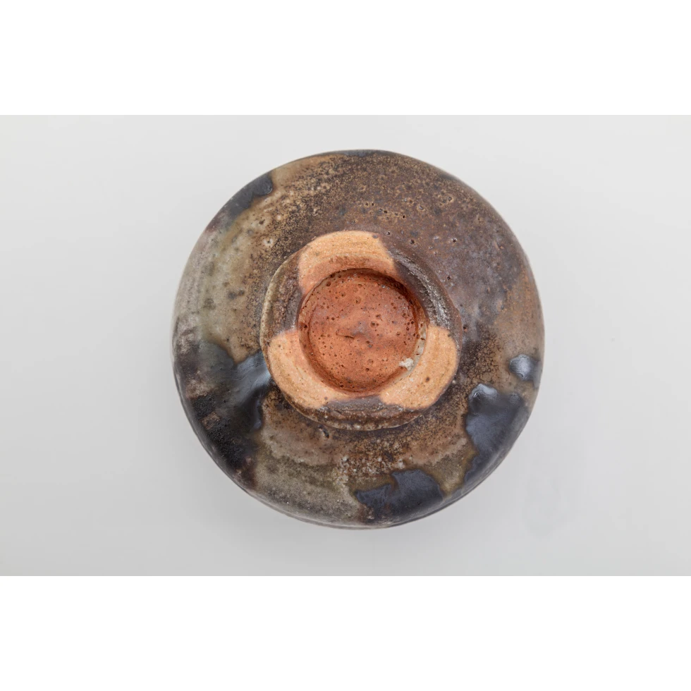 <a href="https://www.ueshima-collection.com/artist-list/130" style="color:inherit">THEASTER GATES</a>:Chawan / 茶碗