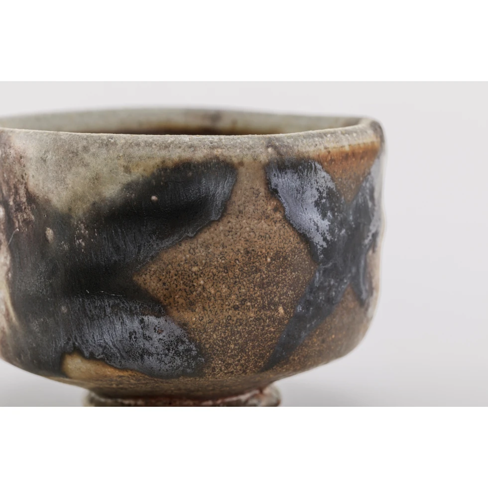 <a href="https://www.ueshima-collection.com/artist-list/130" style="color:inherit">THEASTER GATES</a>:Chawan / 茶碗