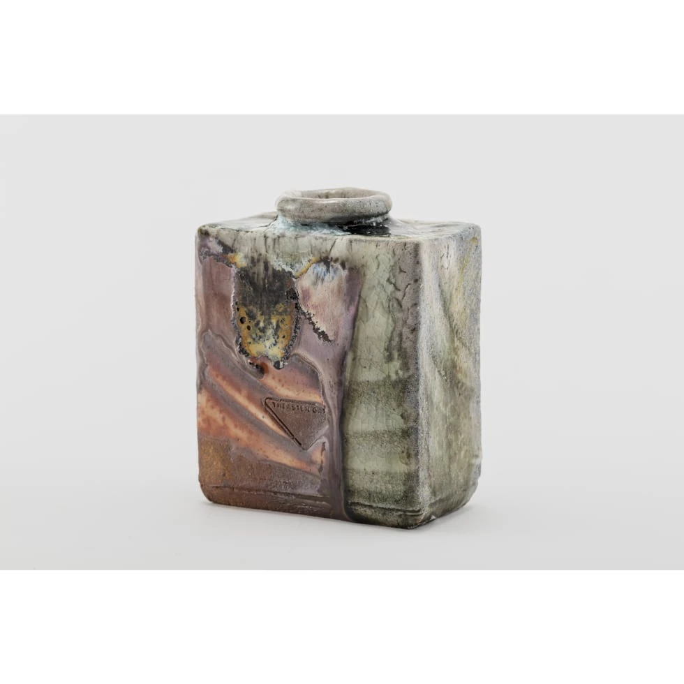 <a href="https://www.ueshima-collection.com/artist-list/130" style="color:inherit">THEASTER GATES</a>:Square Kaki